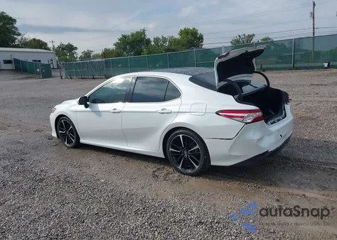 2018 Toyota Camry Xle z USA, uszkodzony, nr VIN 4T1B11HK2JU154202